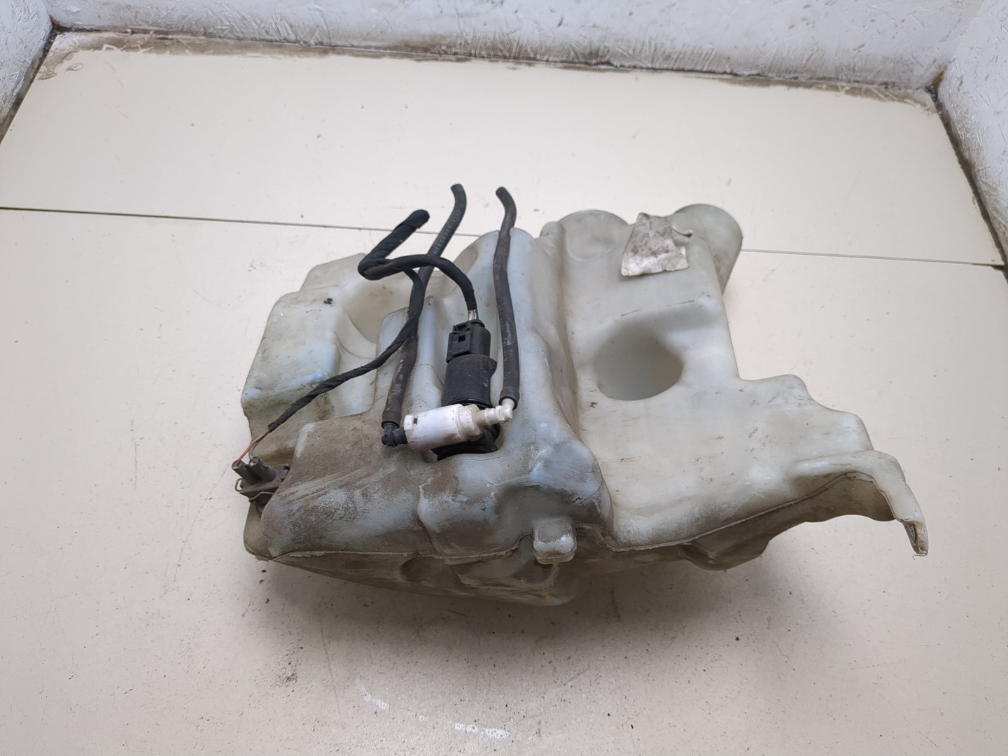 Бачок омывателя лобового стекла