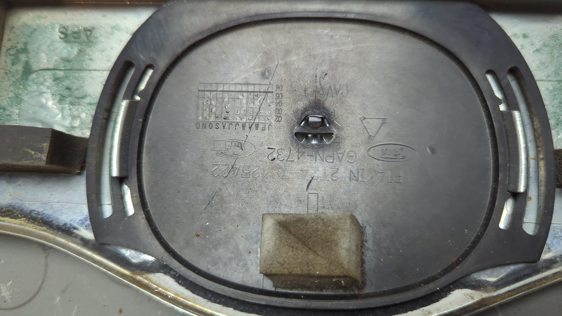 Накладка крышки багажника