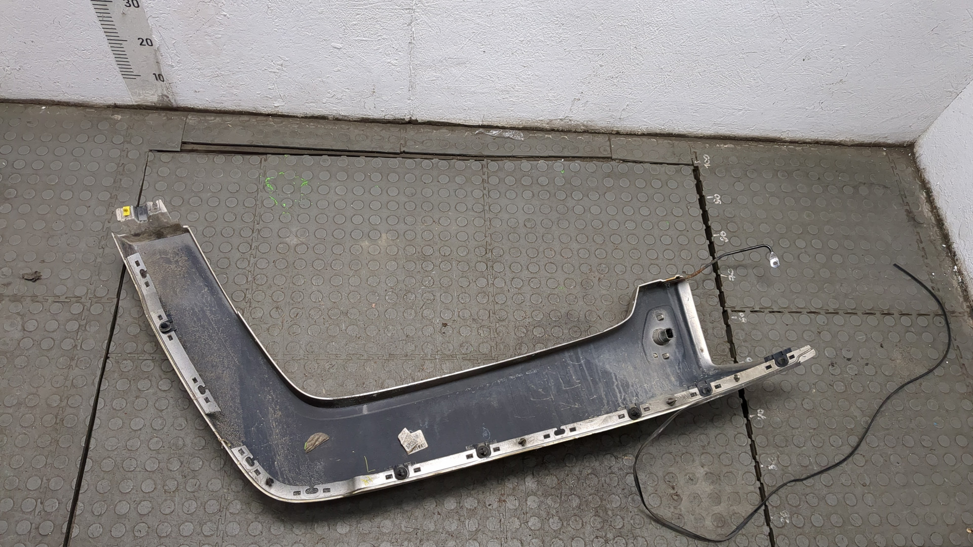 Накладка переднего крыла правого