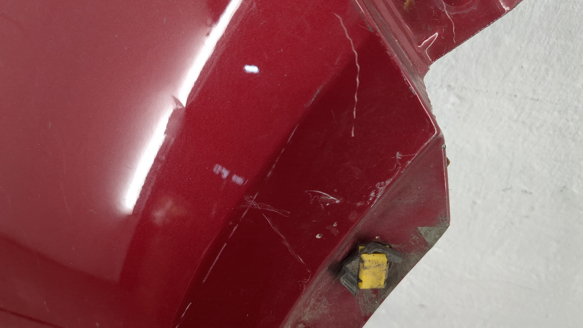 Крыло переднее правое