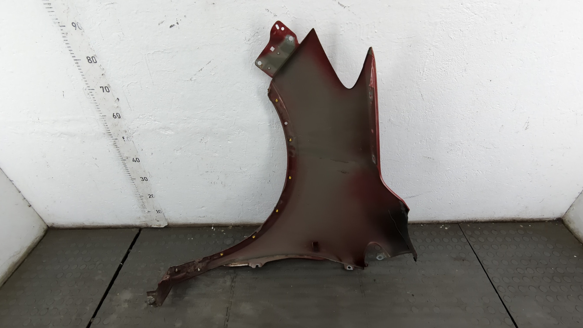 Крыло переднее правое