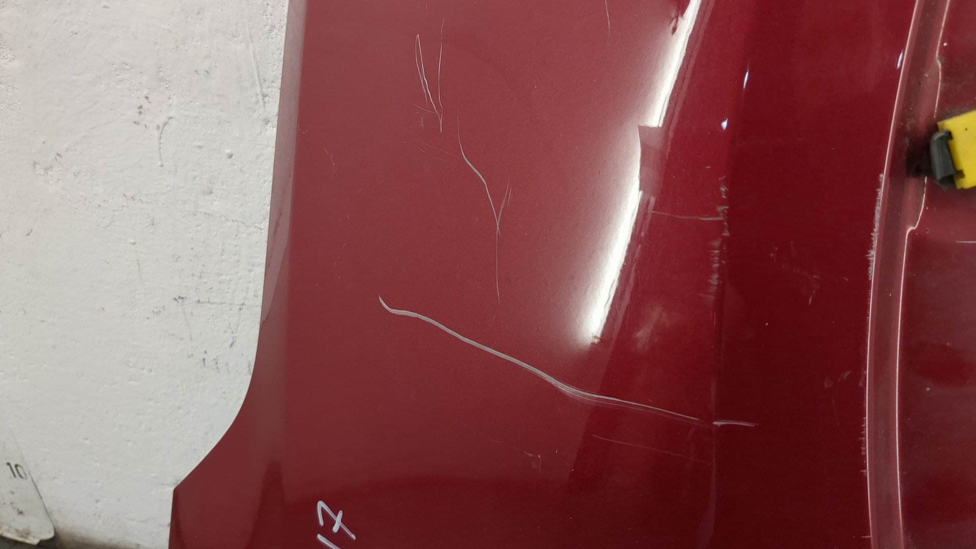 Крыло переднее правое