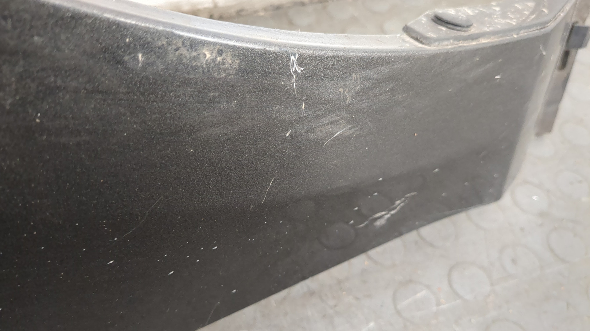 Крыло переднее правое