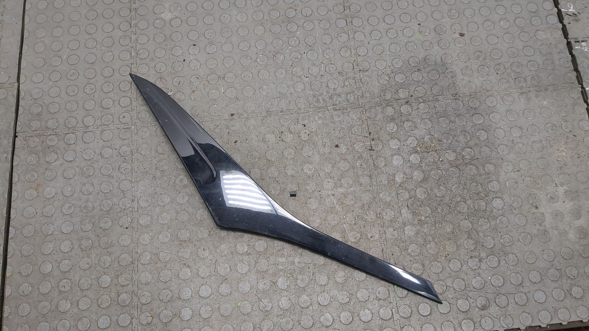 Накладка заднего крыла левого