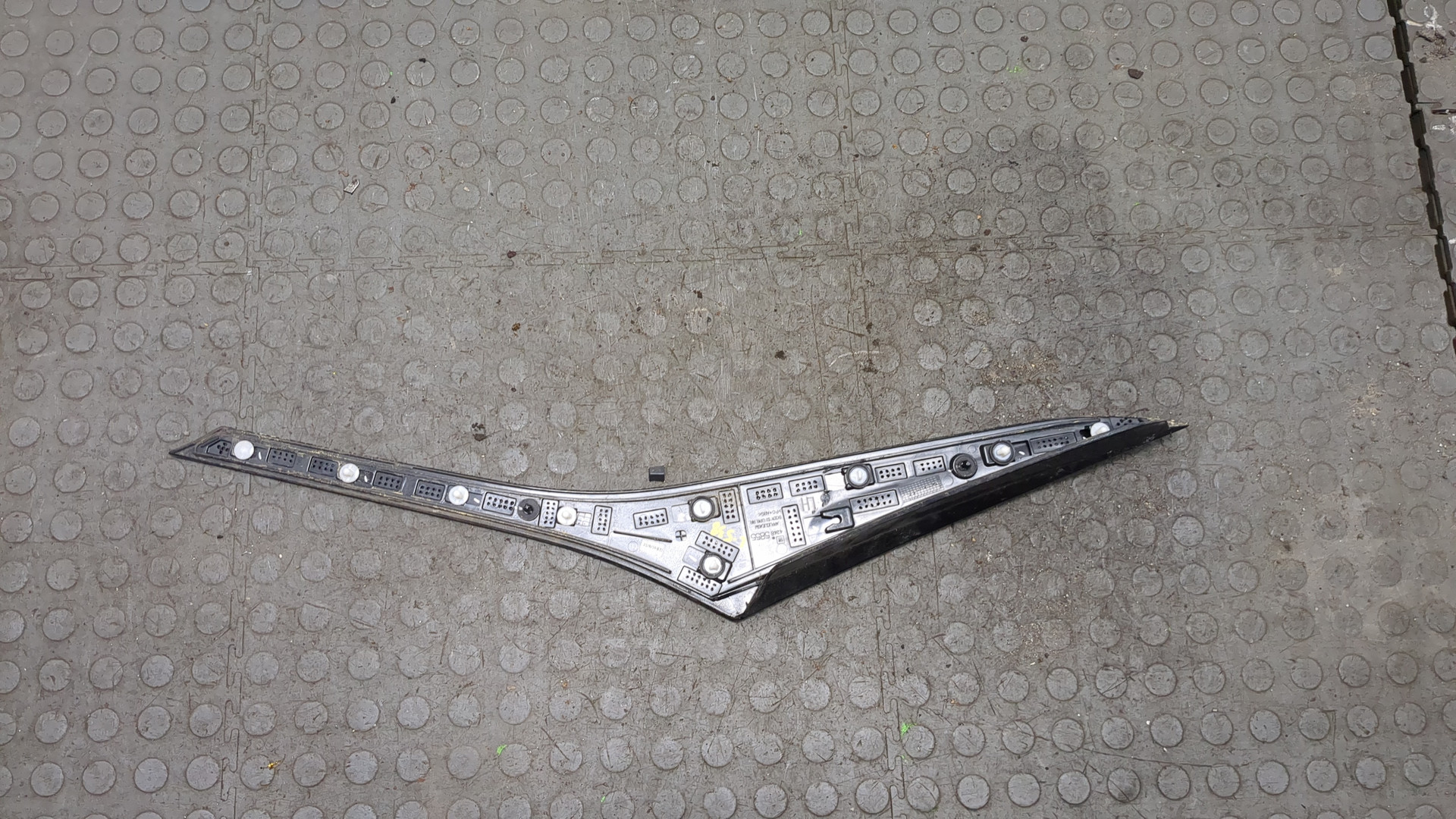 Накладка заднего крыла левого