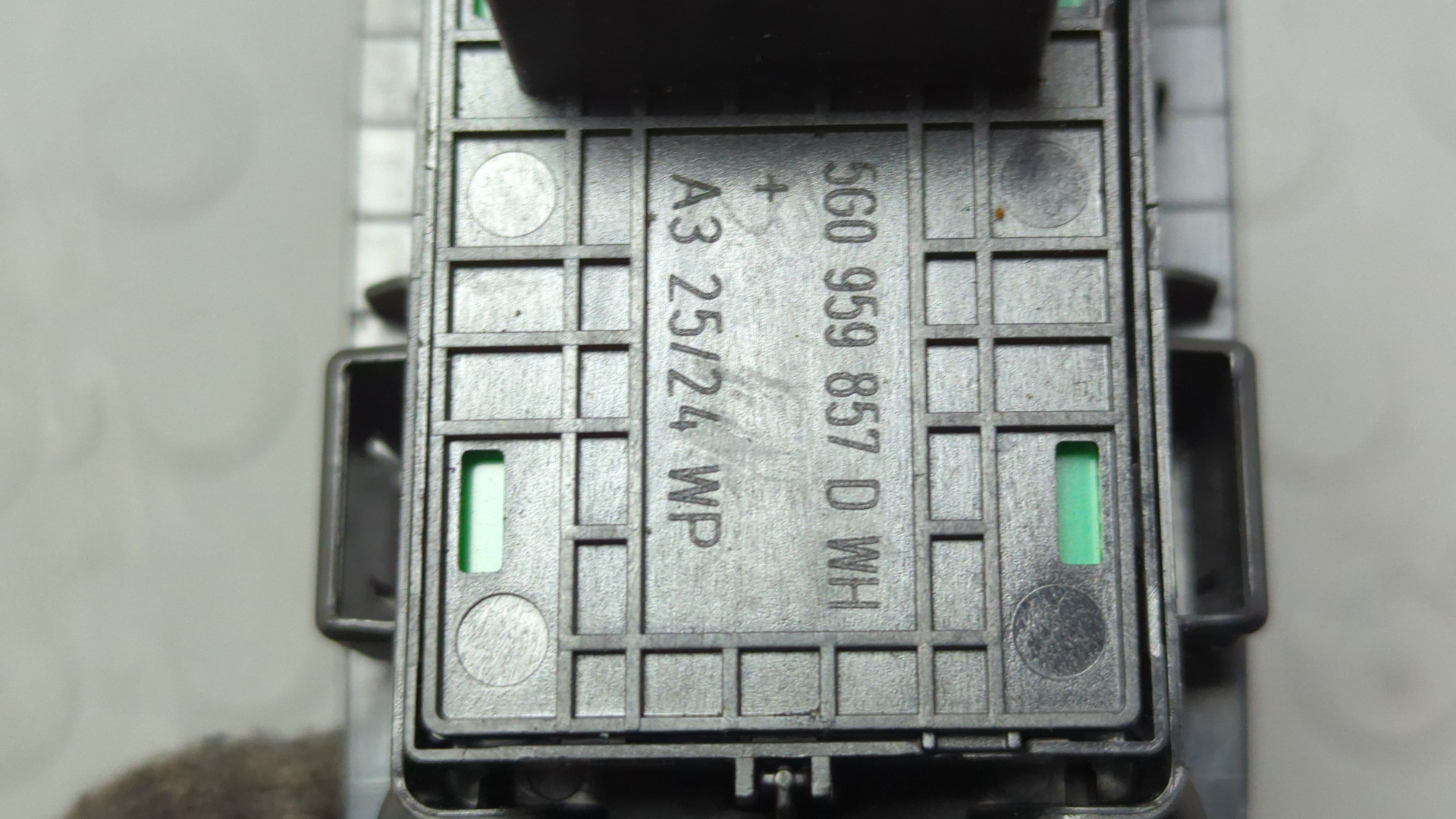 Кнопка стеклоподъемника