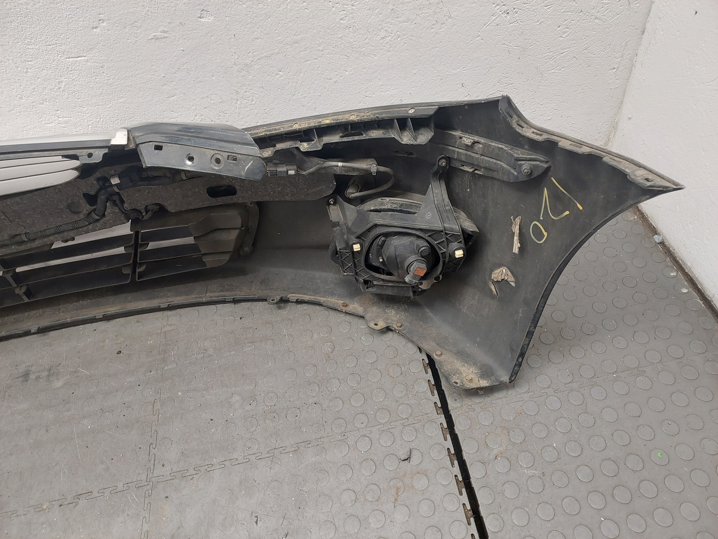 Бампер передний