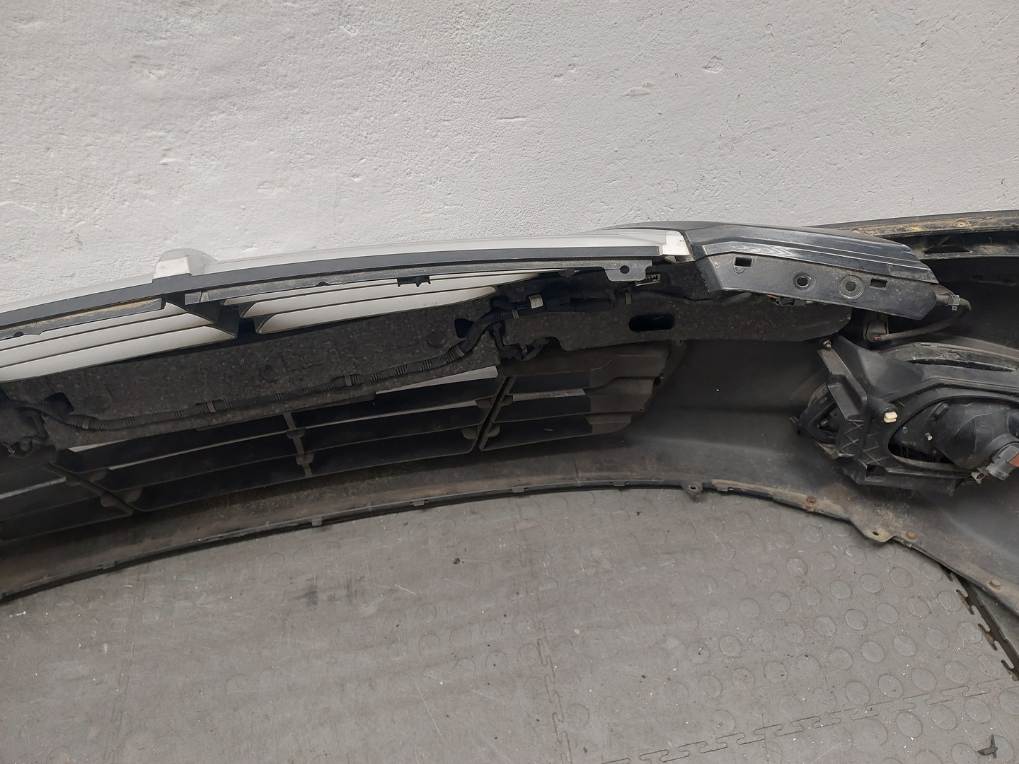 Бампер передний