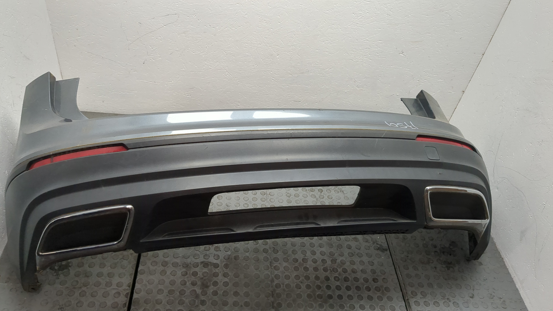 Бампер задний