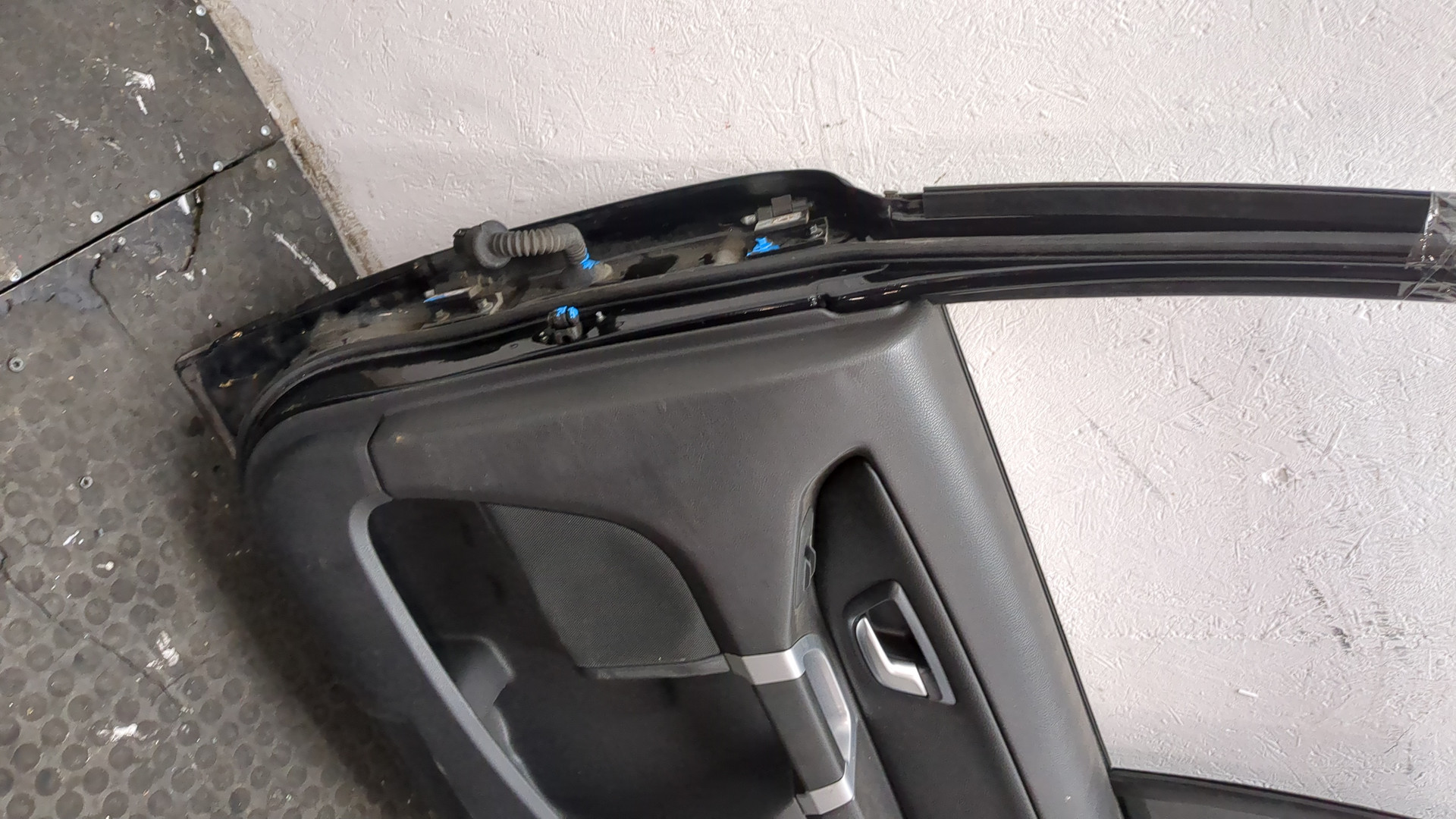 Дверь задняя правая