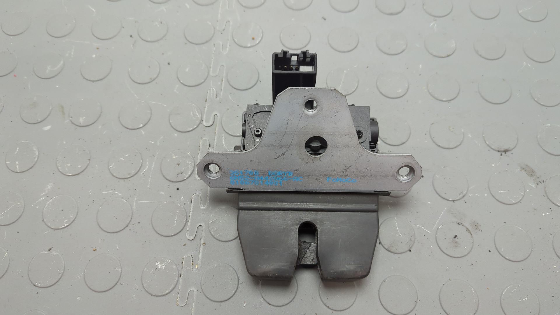 Замок багажника