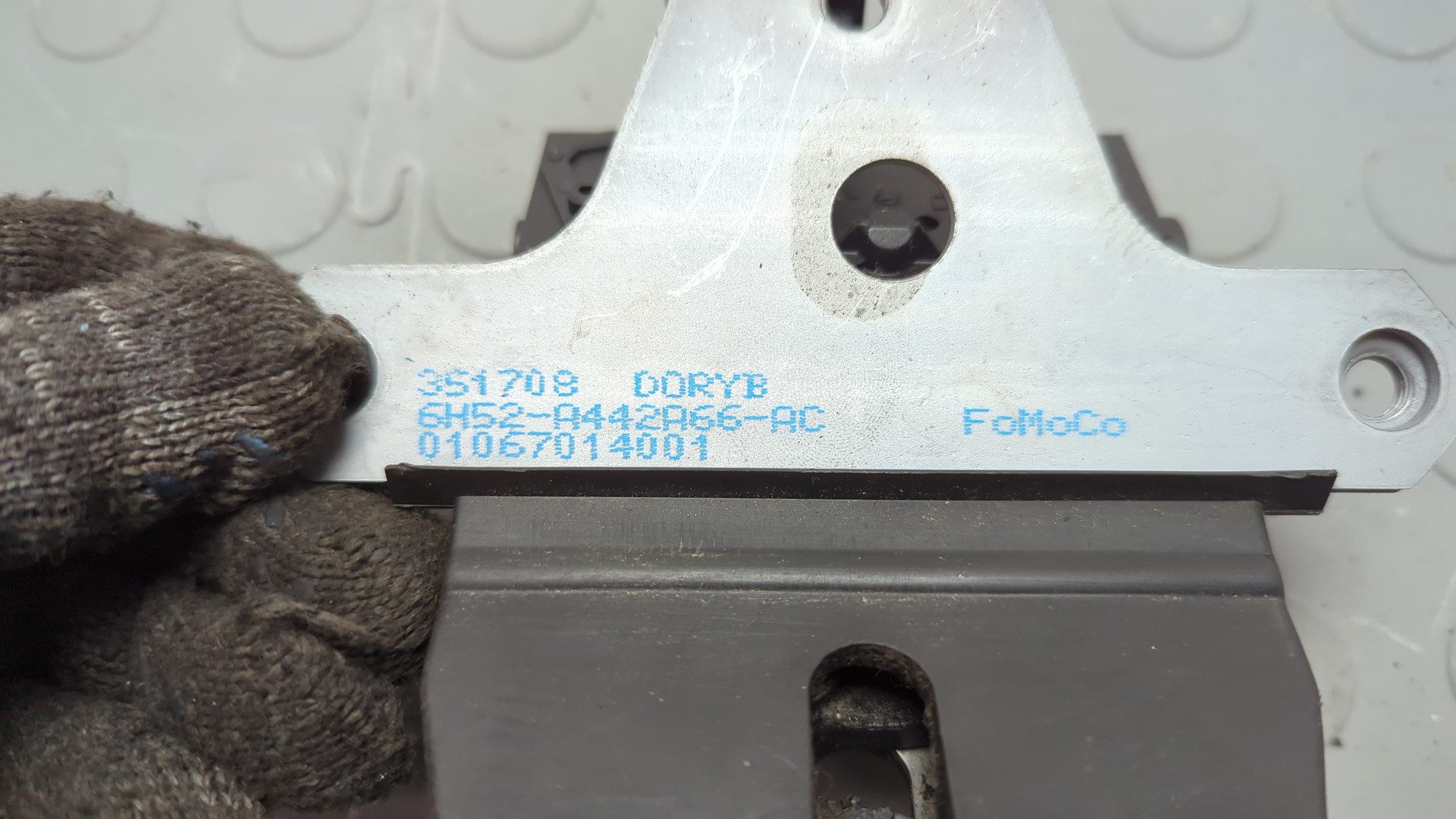 Замок багажника