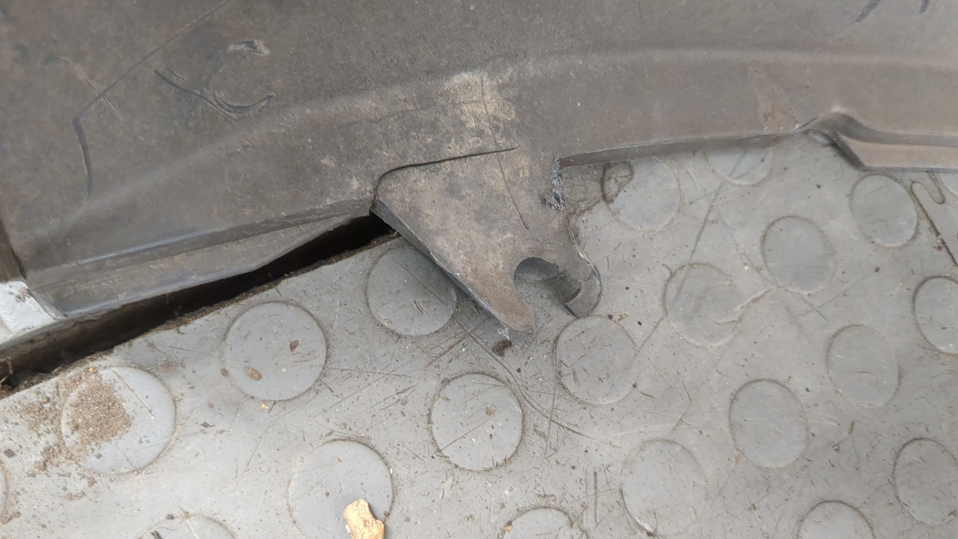 Бампер передний