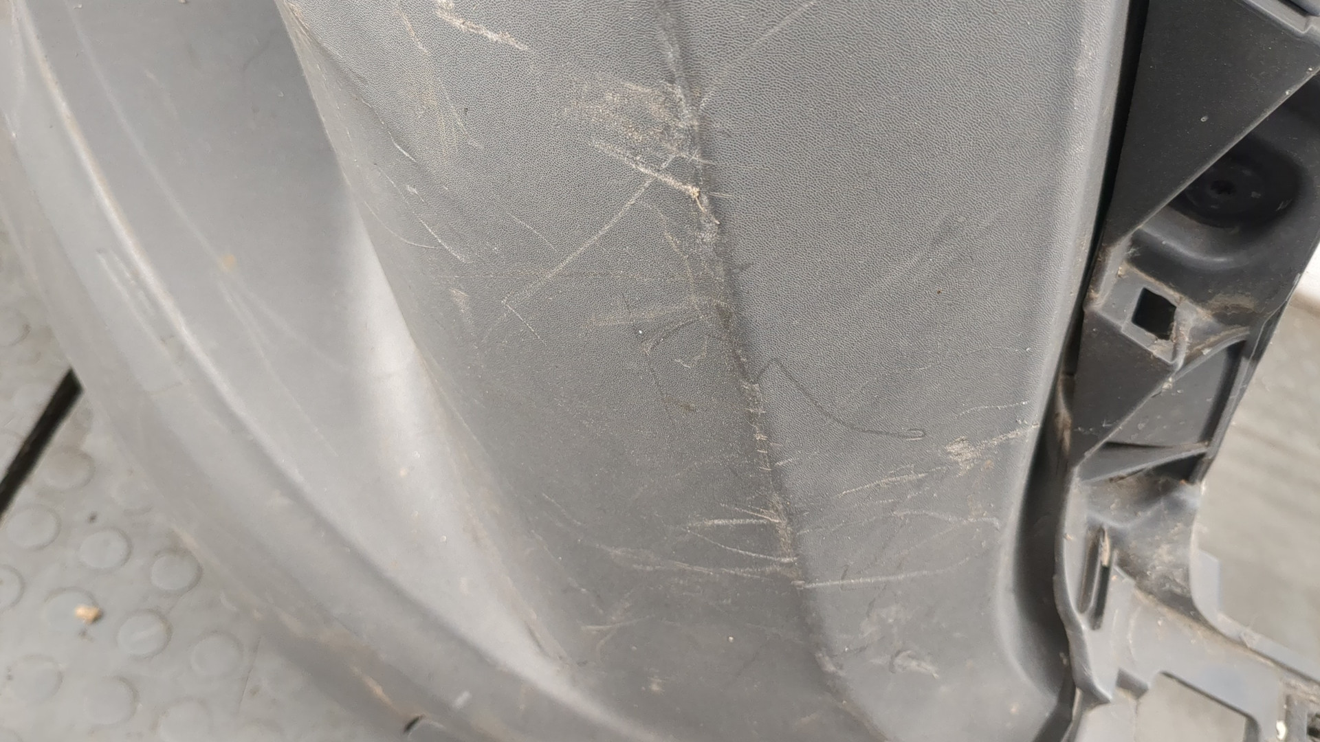 Бампер передний