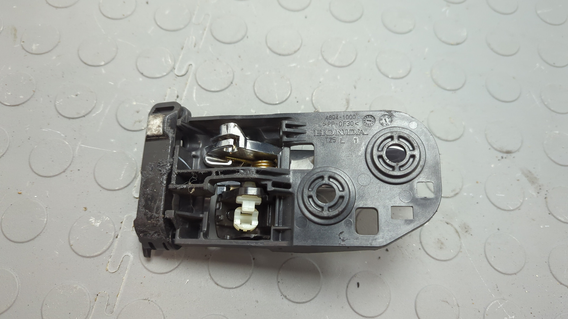 Ручка двери передней внутренняя левая