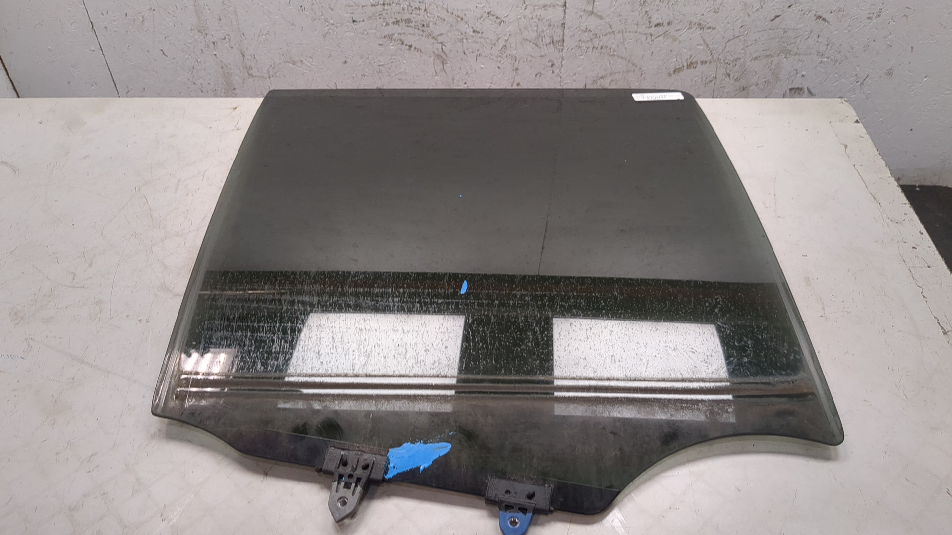 Стекло двери задней правой