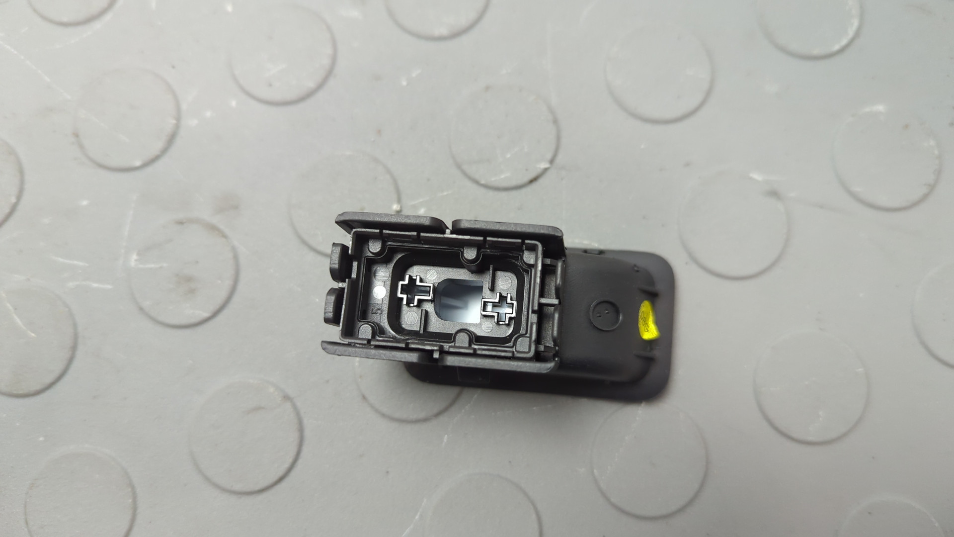 Кнопка стеклоподъемника