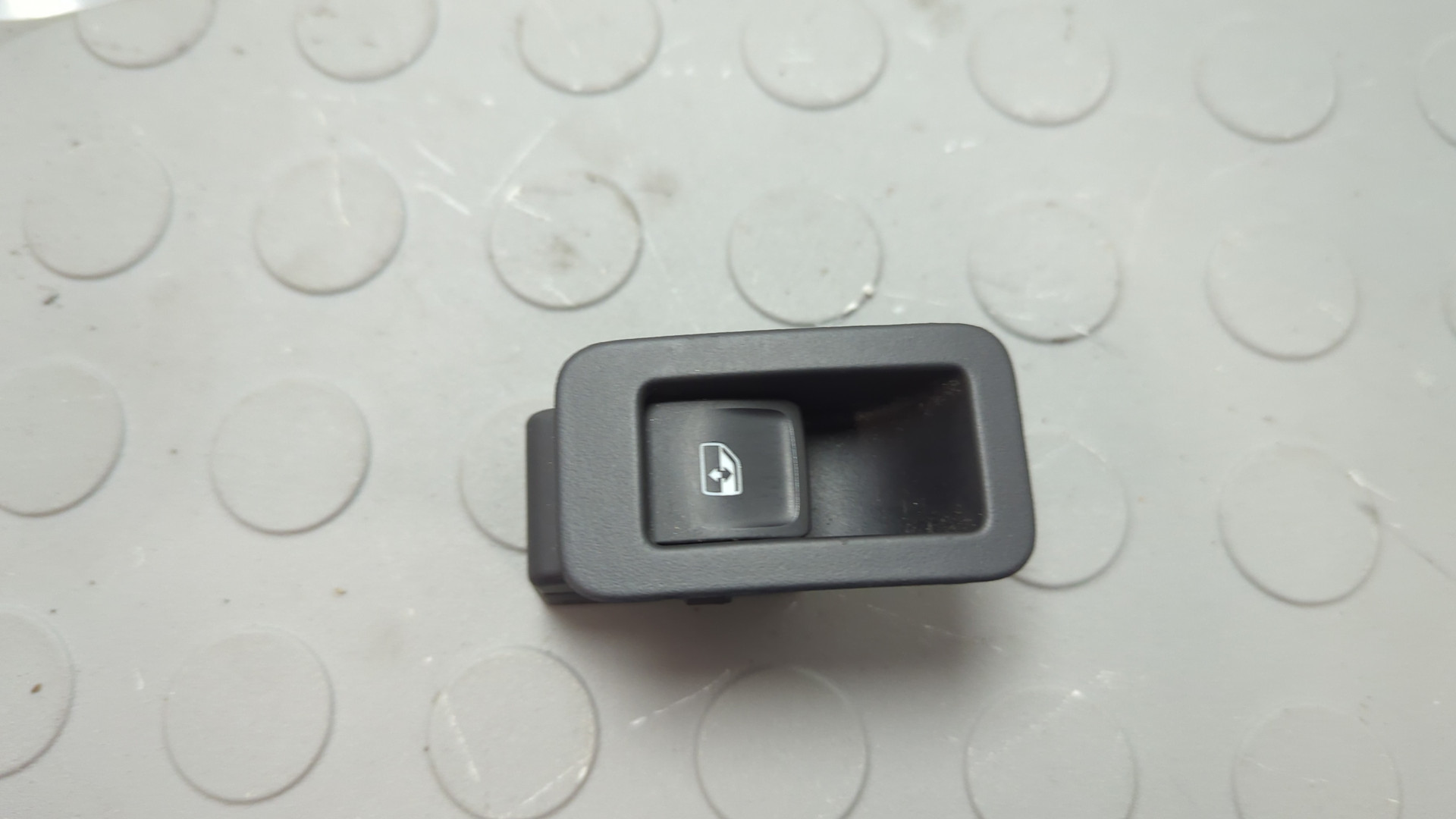Кнопка стеклоподъемника