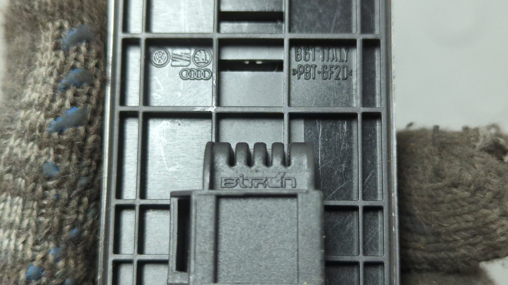 Кнопка стеклоподъемника