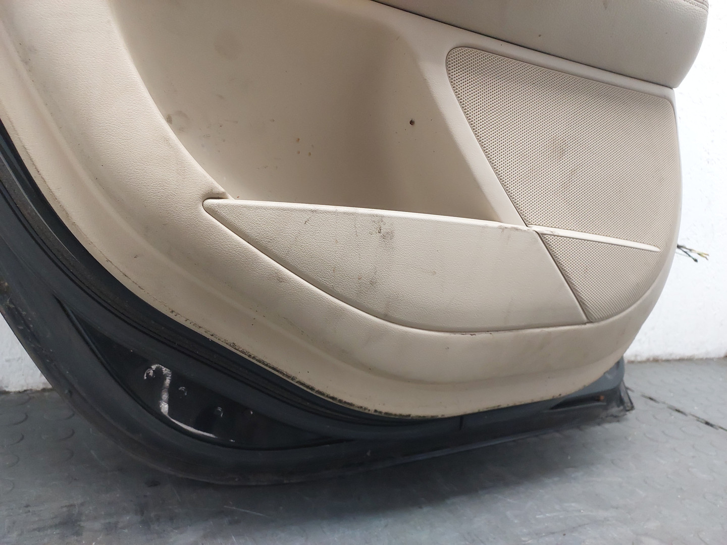 Дверь задняя левая