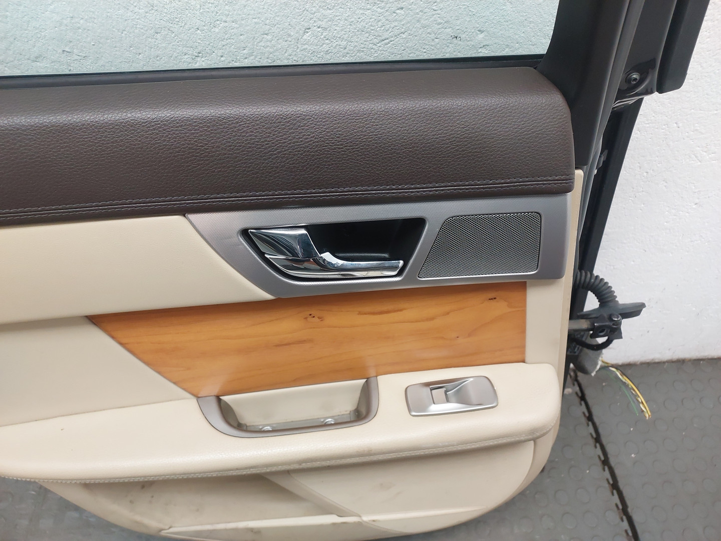 Дверь задняя левая