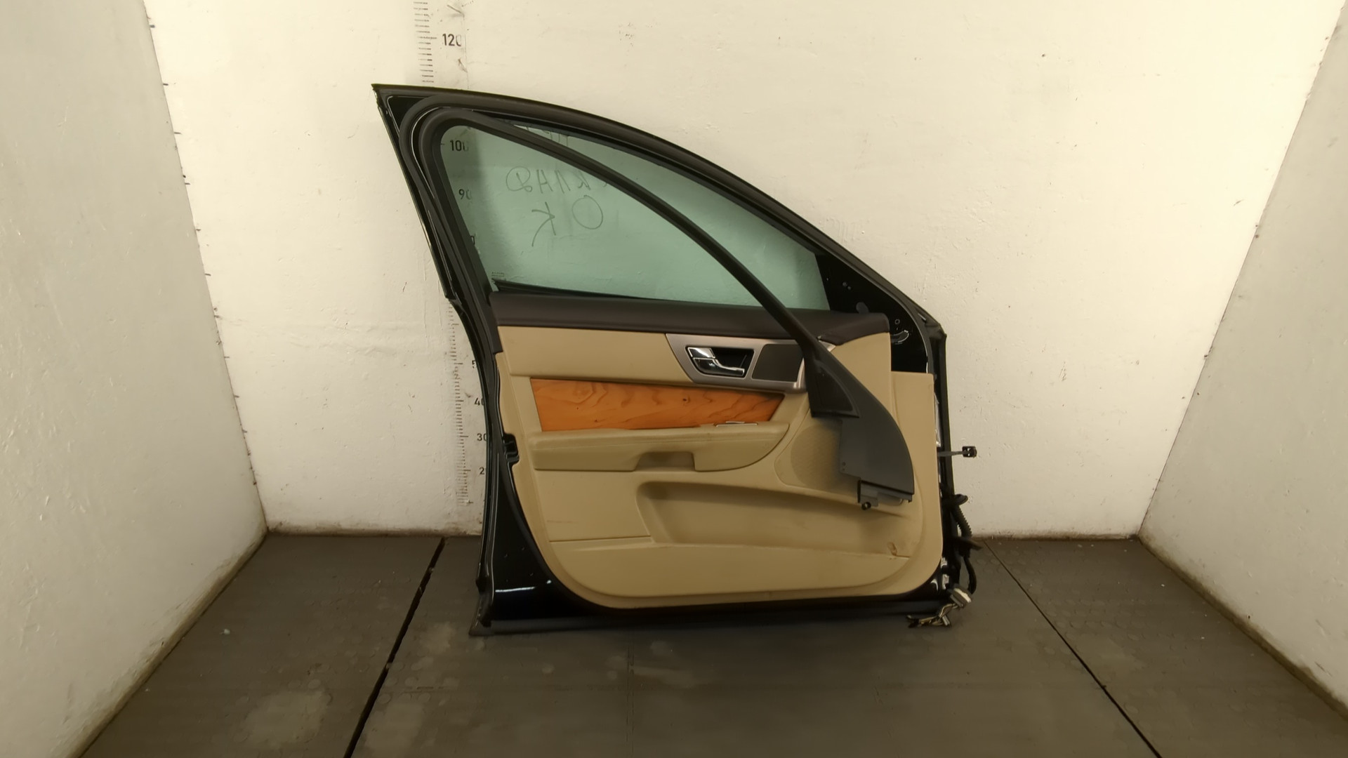 Дверь передняя левая