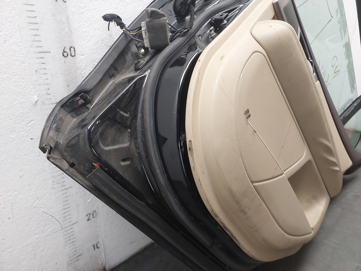 Дверь задняя правая