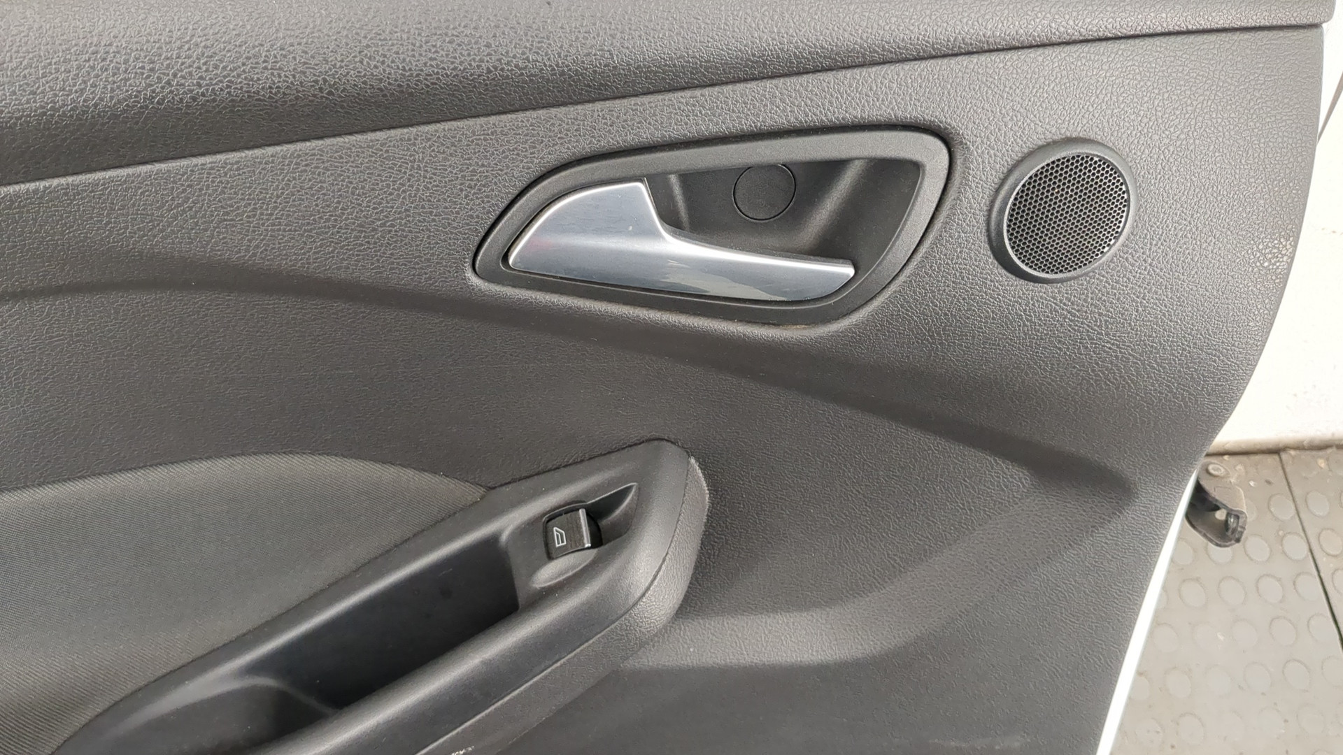 Дверь задняя левая