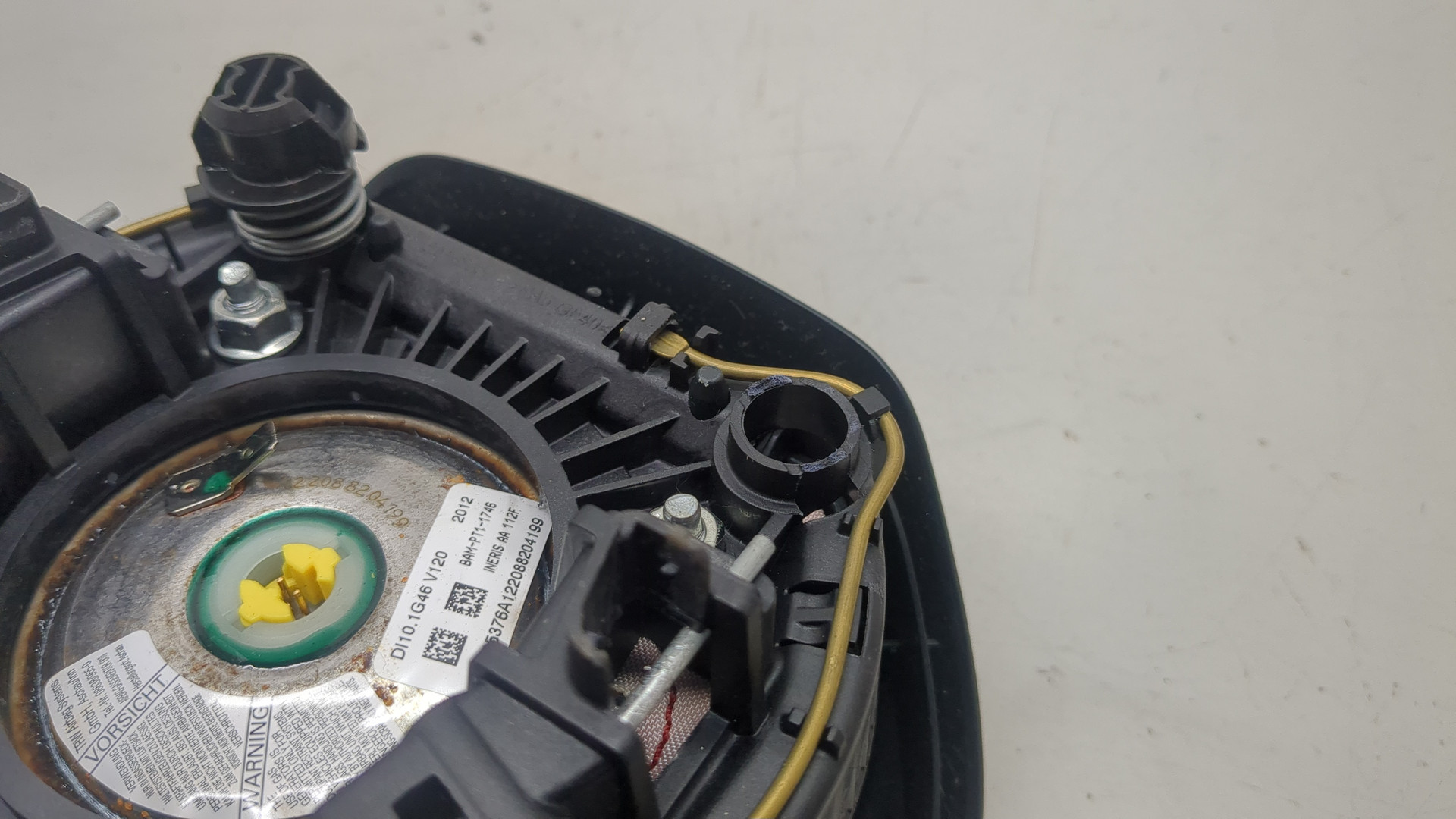 Подушка безопасности в рулевое колесо