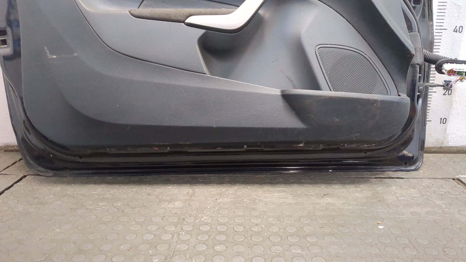 Дверь передняя левая