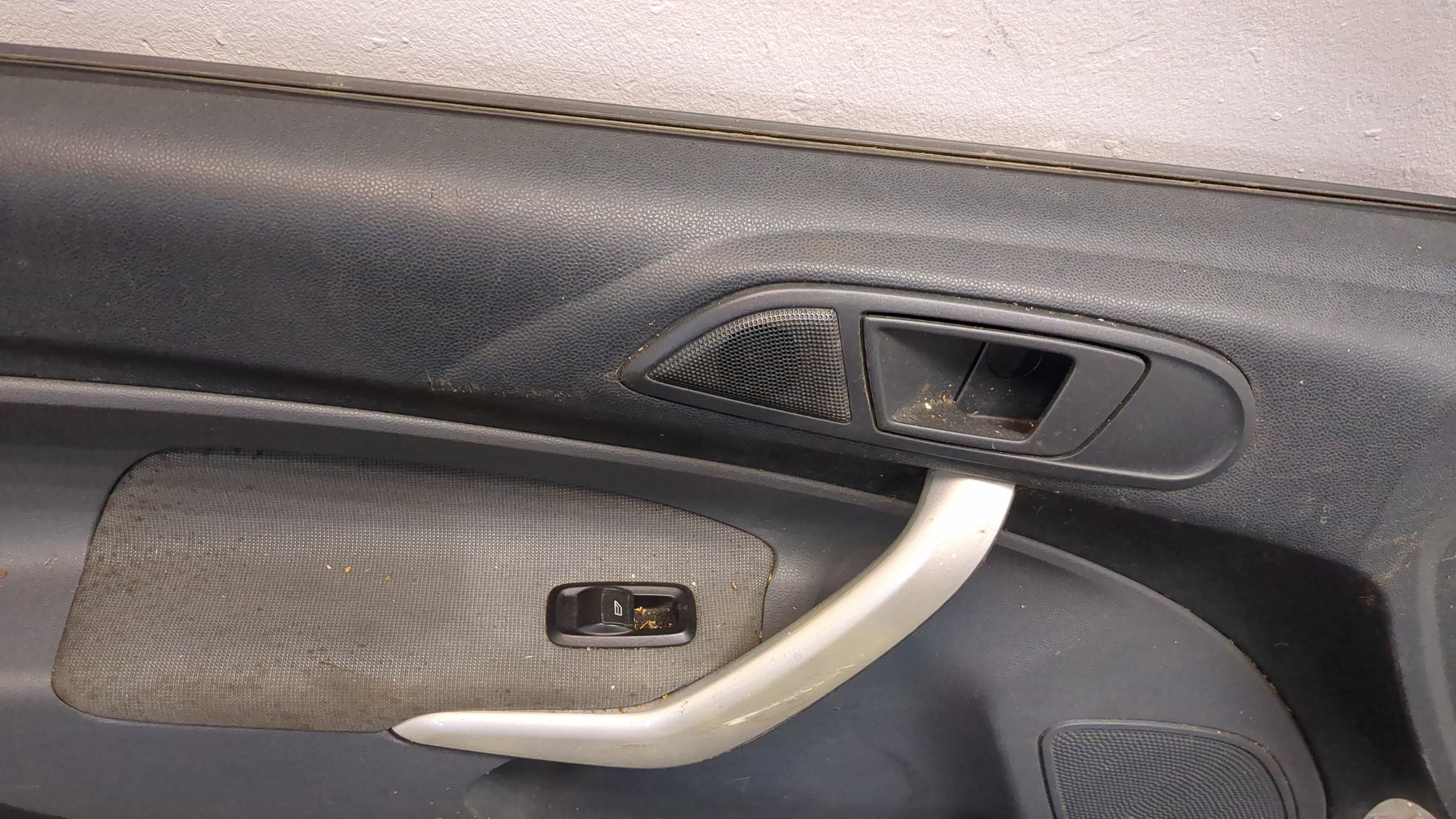 Дверь передняя левая