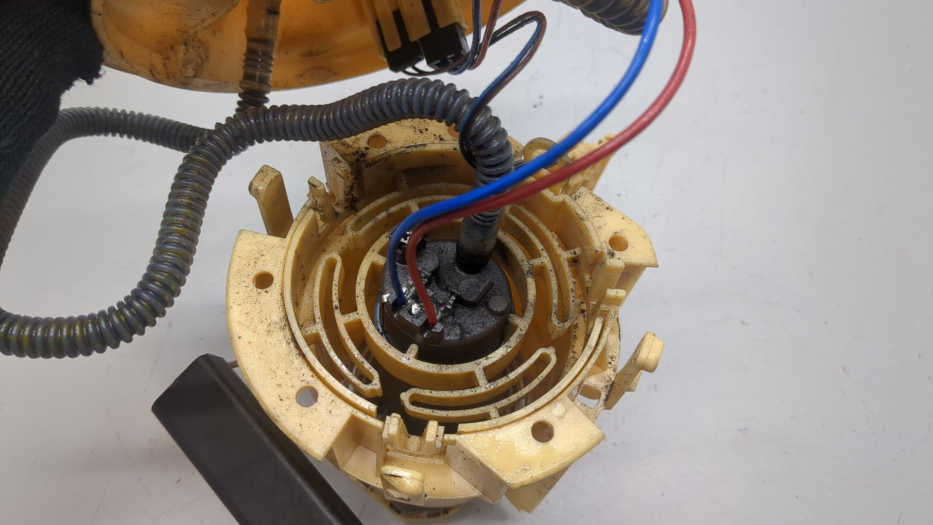 Насос топливный электрический