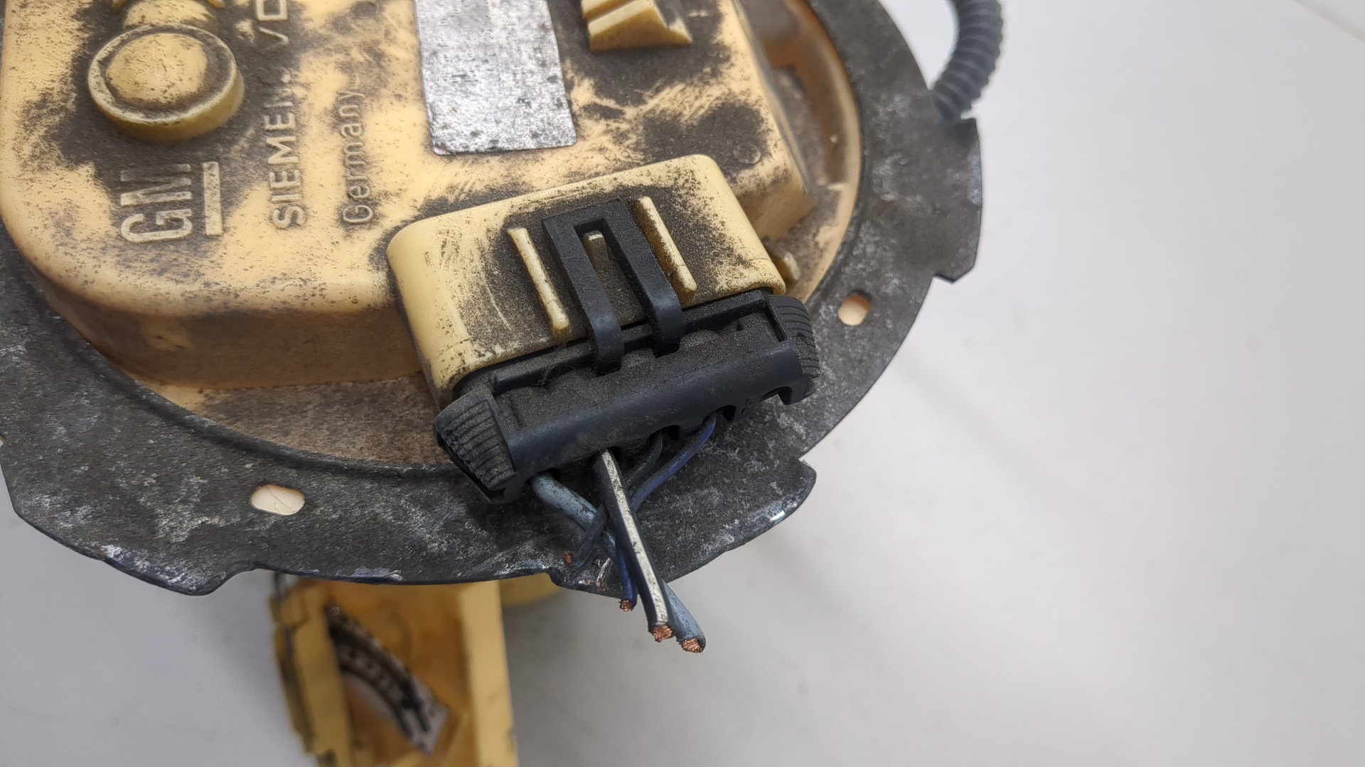 Насос топливный электрический