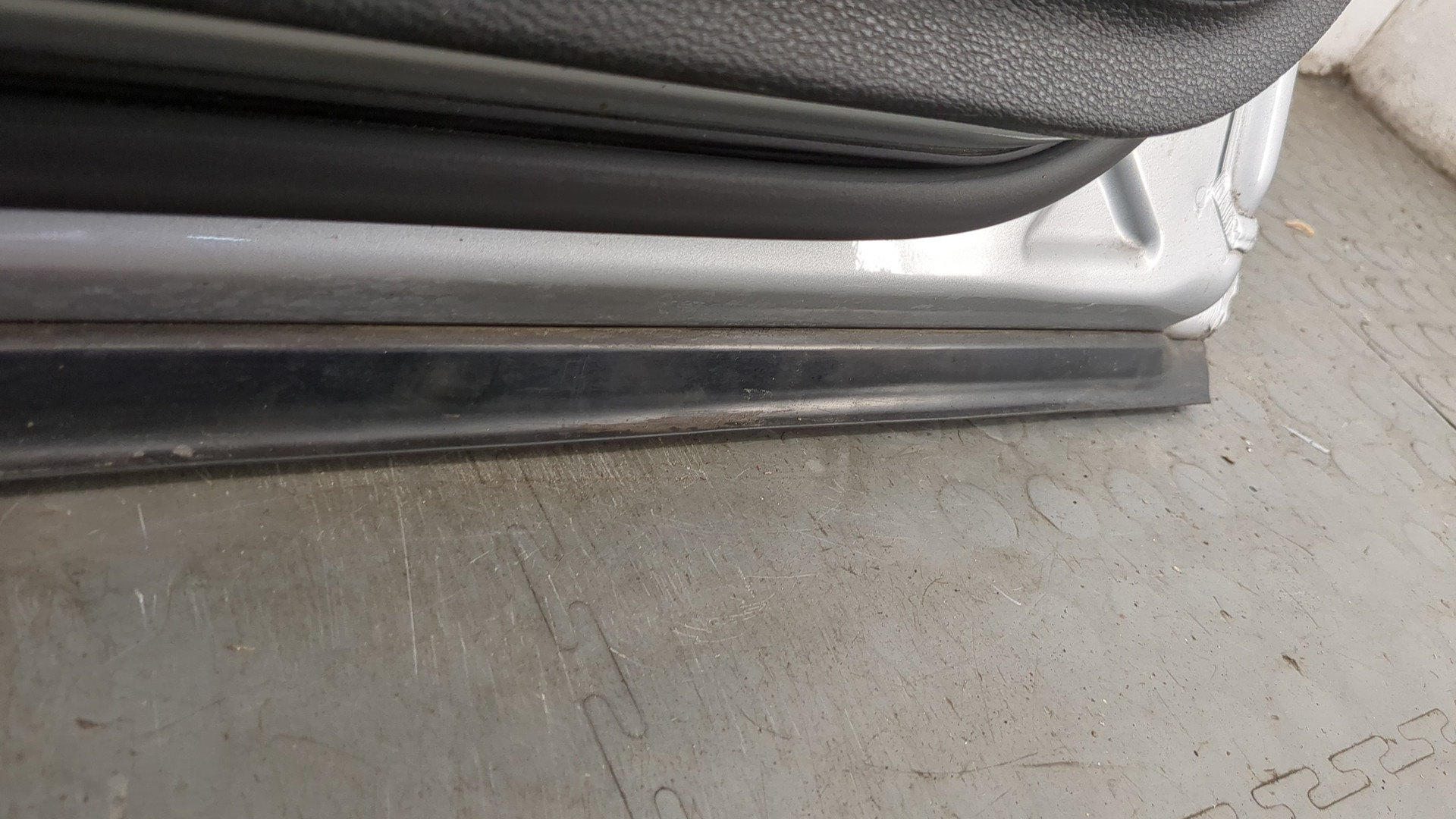 Дверь передняя левая