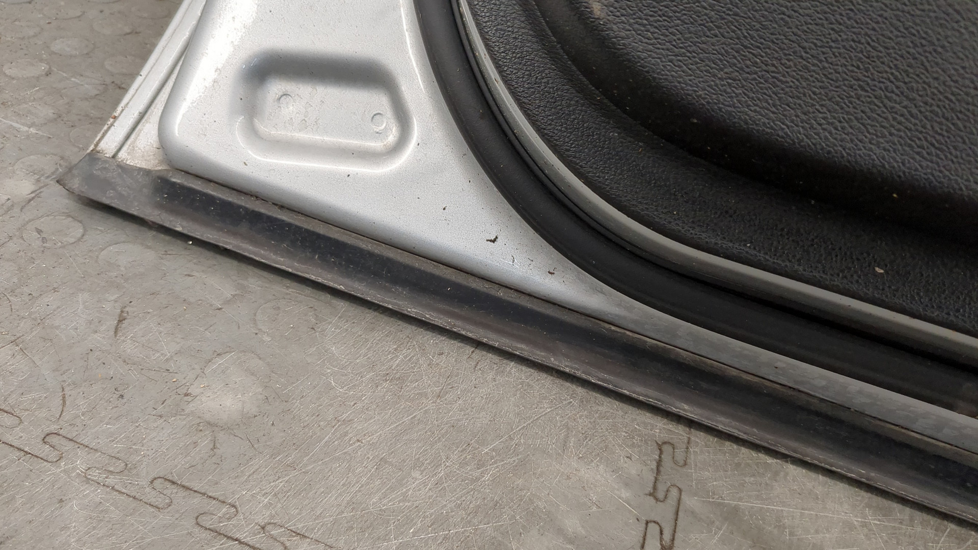 Дверь передняя левая