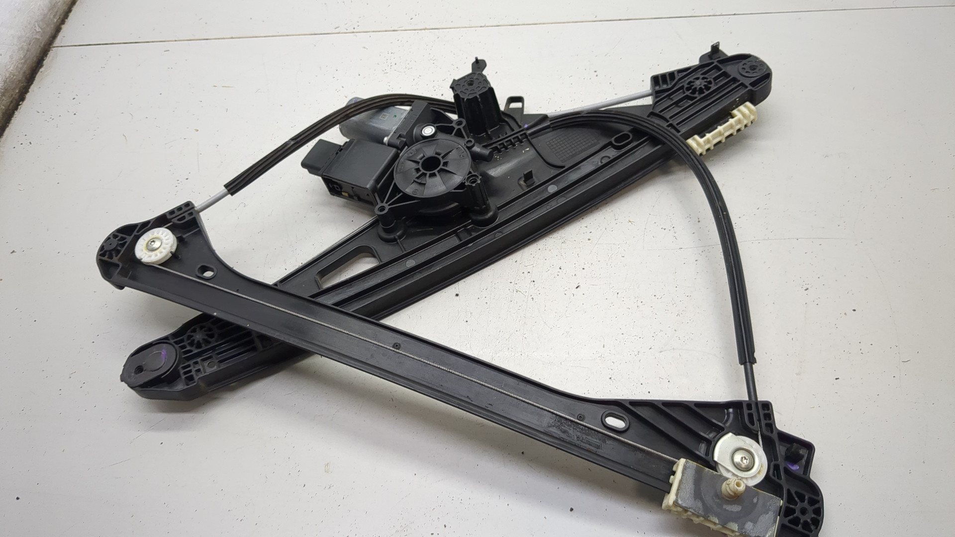 Стеклоподъемник электр. передний левый