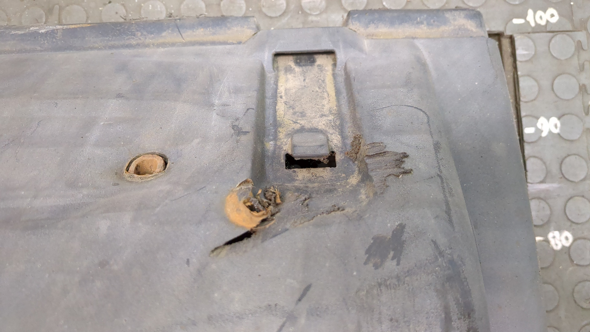 Крыло заднее правое