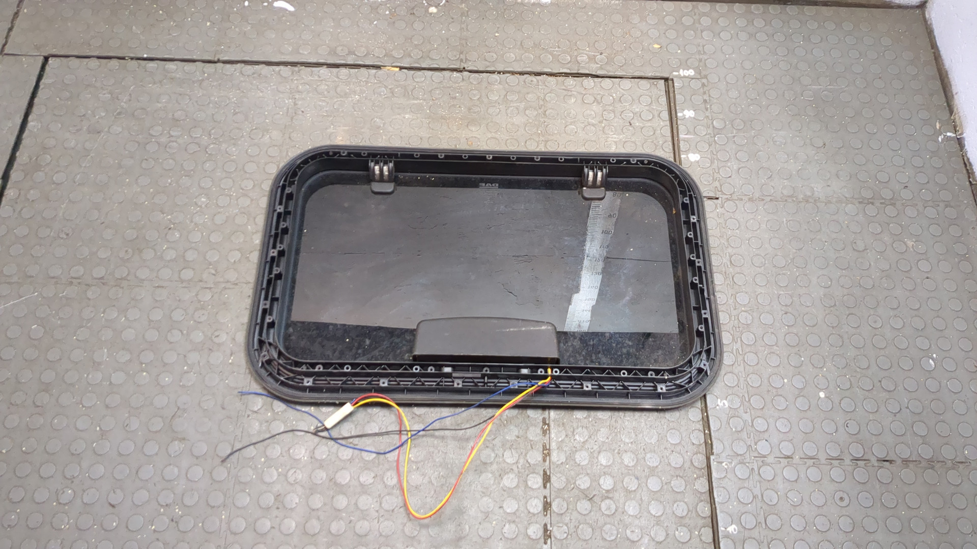 Люк в сборе электрический