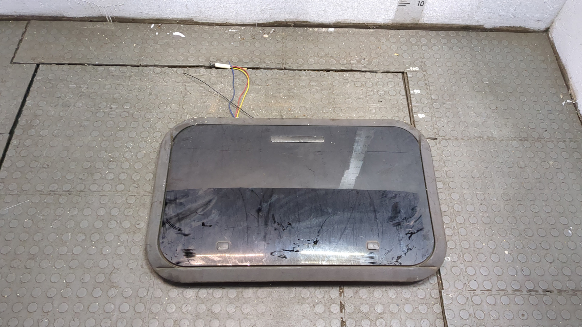 Люк в сборе электрический