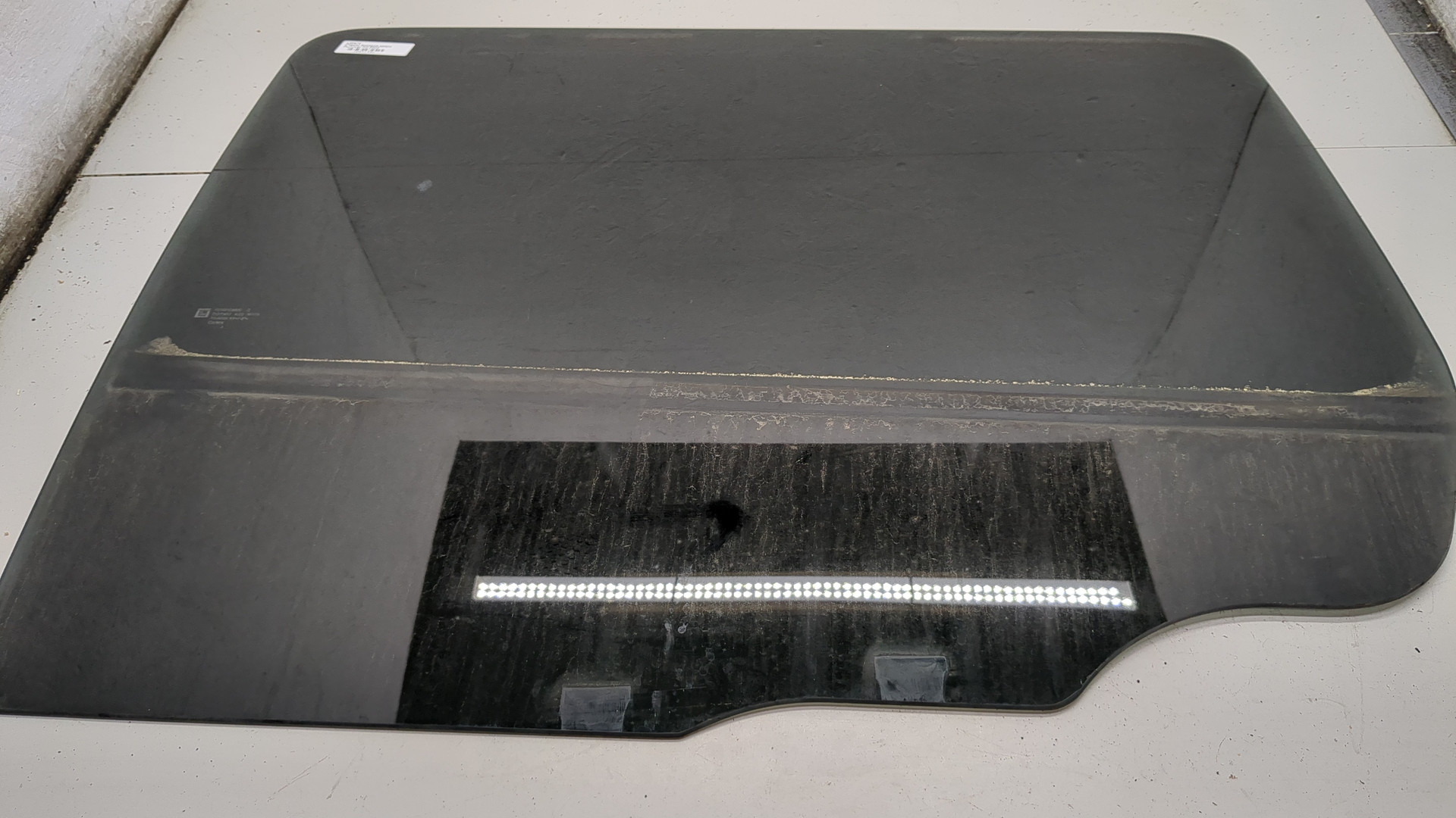 Стекло двери задней левой