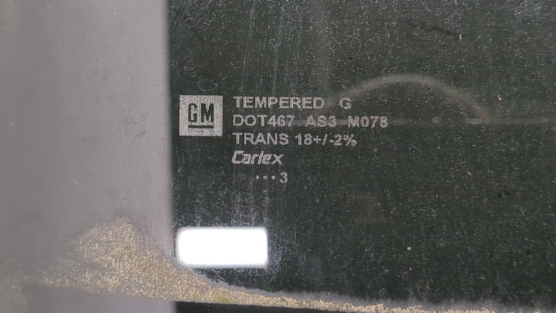 Стекло двери задней левой