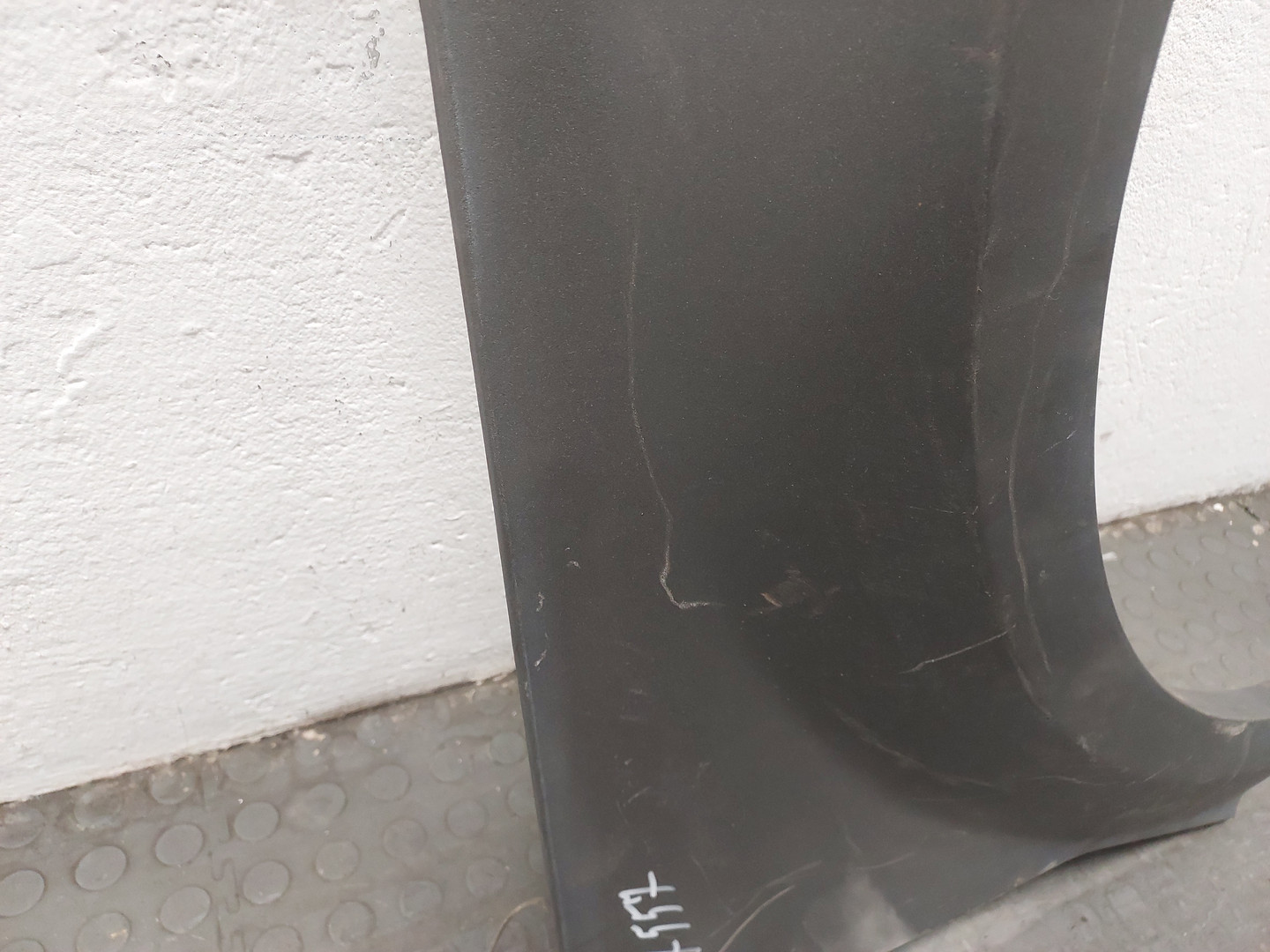 Крыло переднее правое