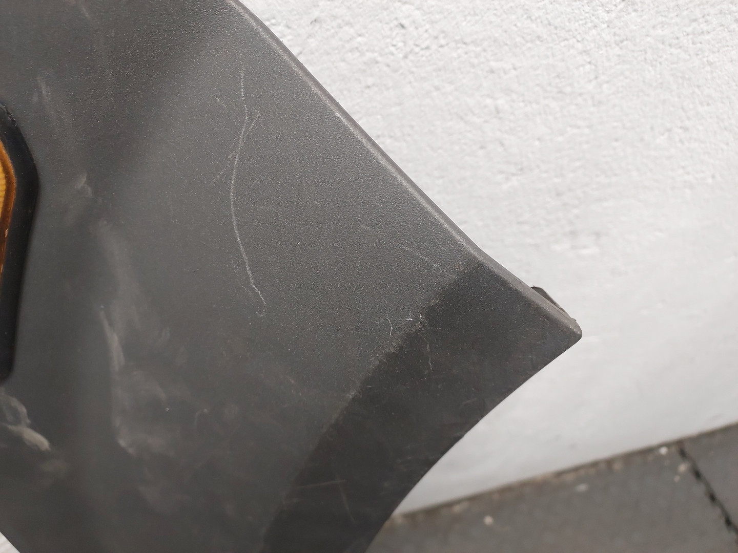 Крыло переднее правое