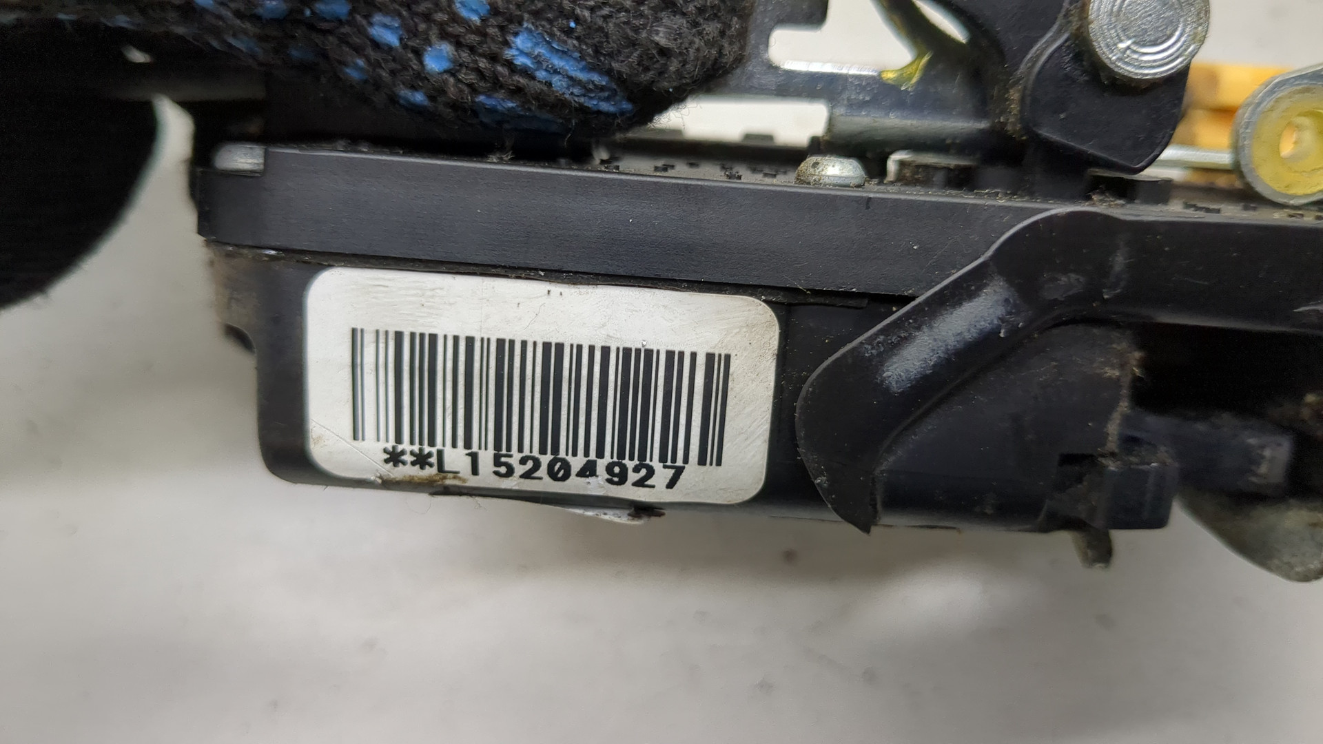 Замок двери передней левой