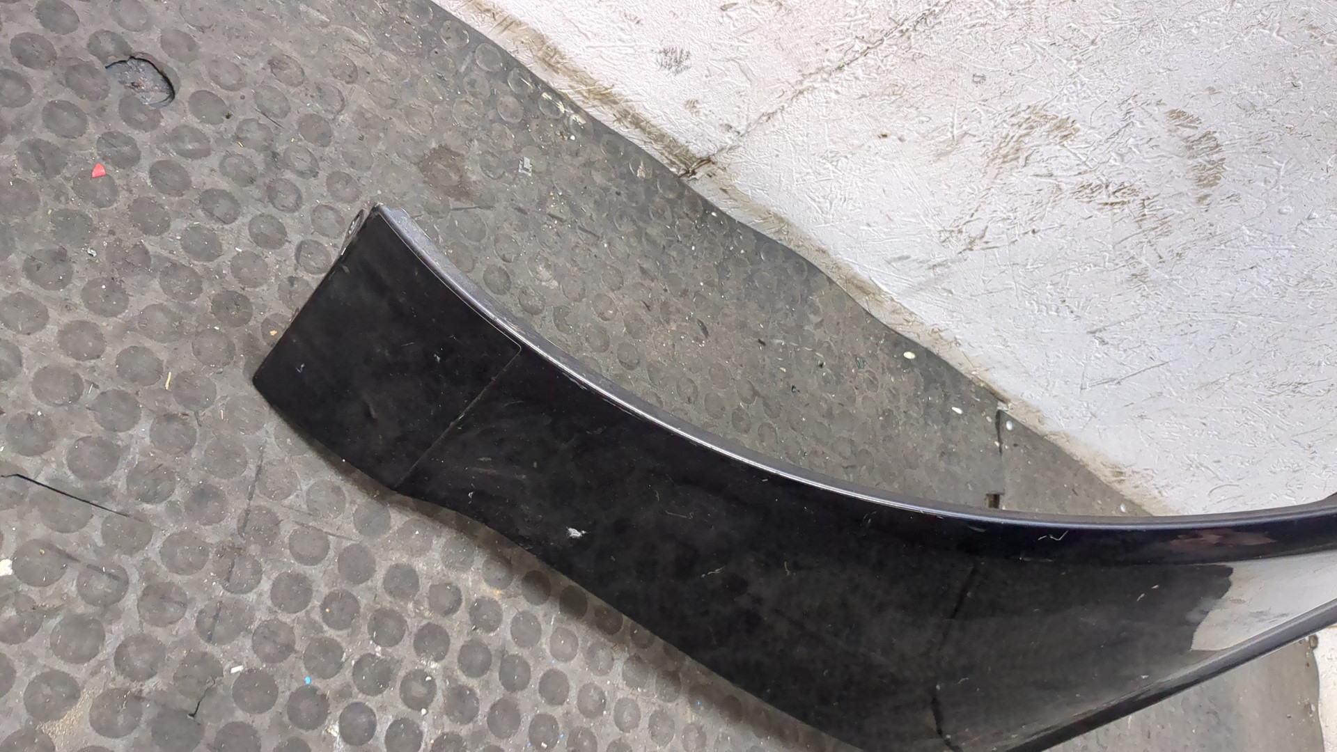 Крыло переднее левое