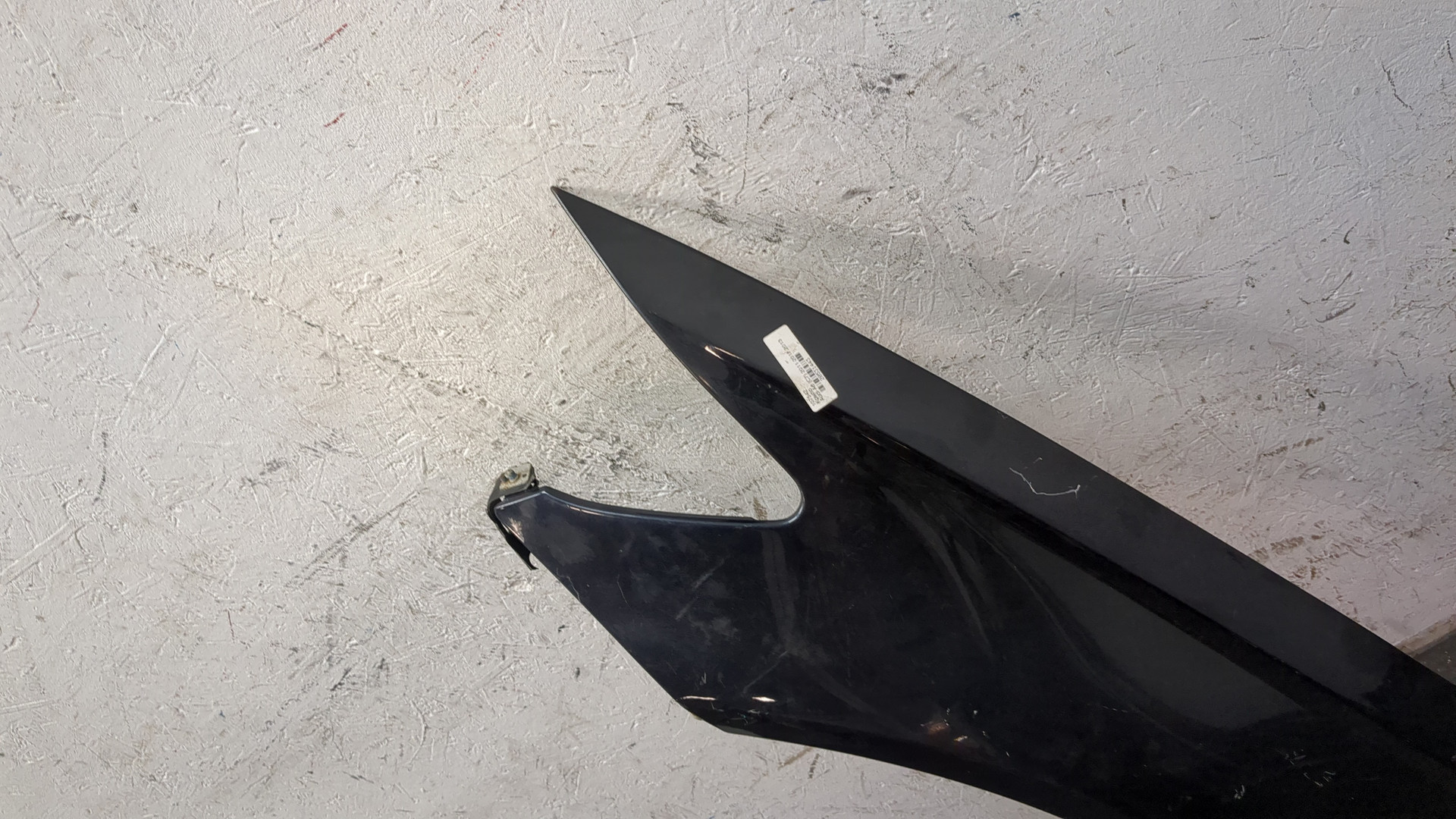 Крыло переднее левое