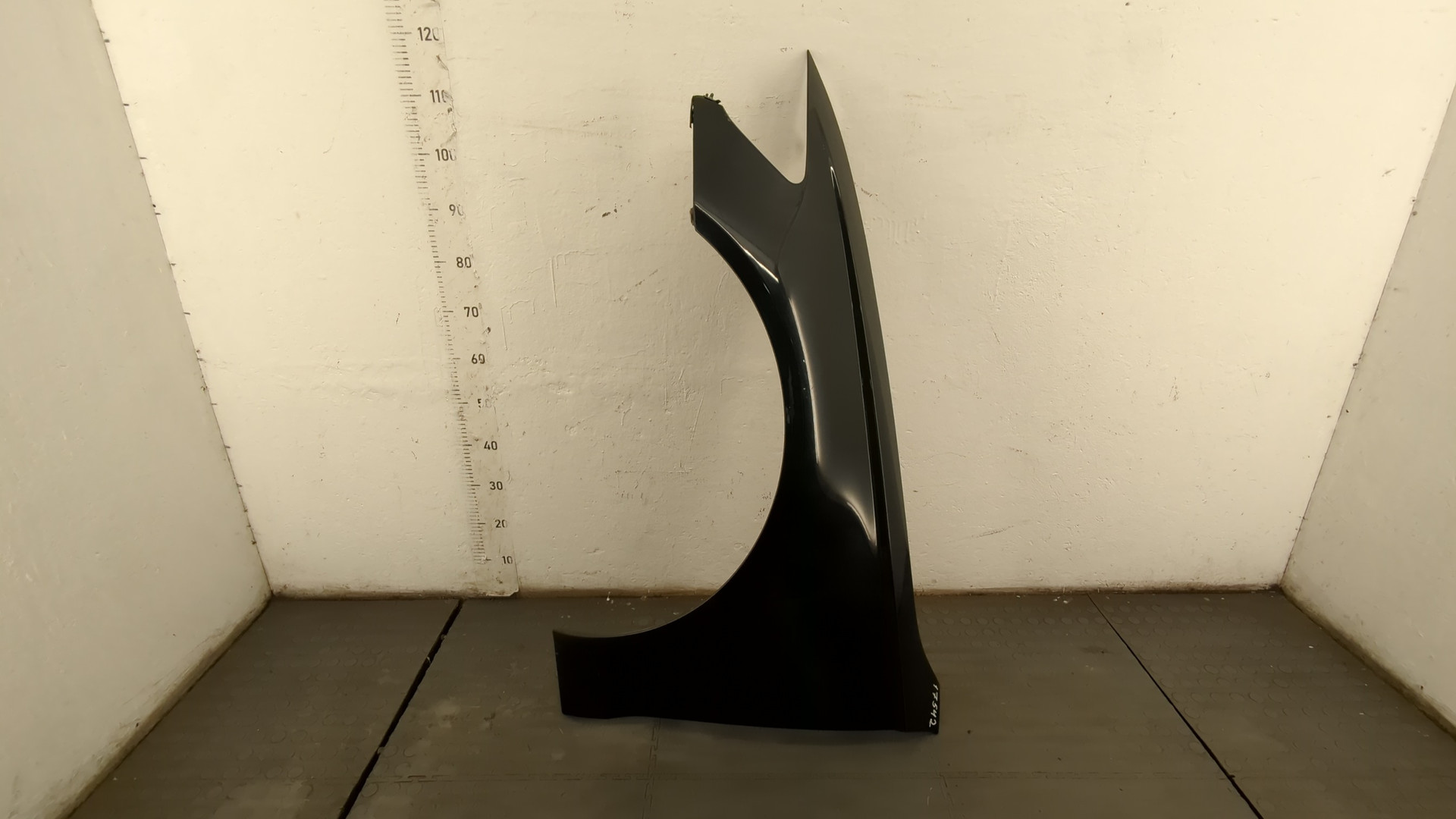 Крыло переднее левое