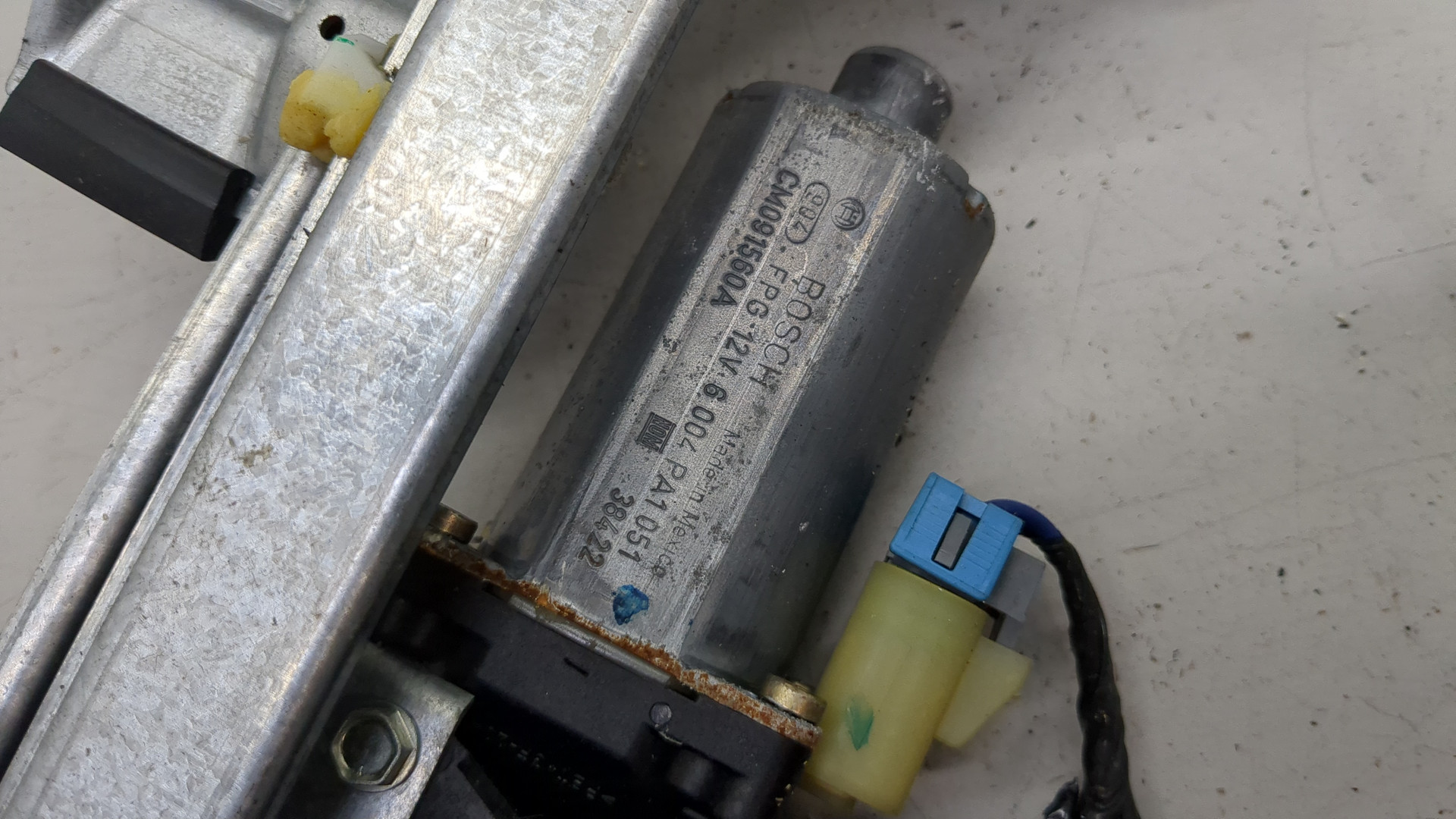 Стеклоподъемник электр. передний правый