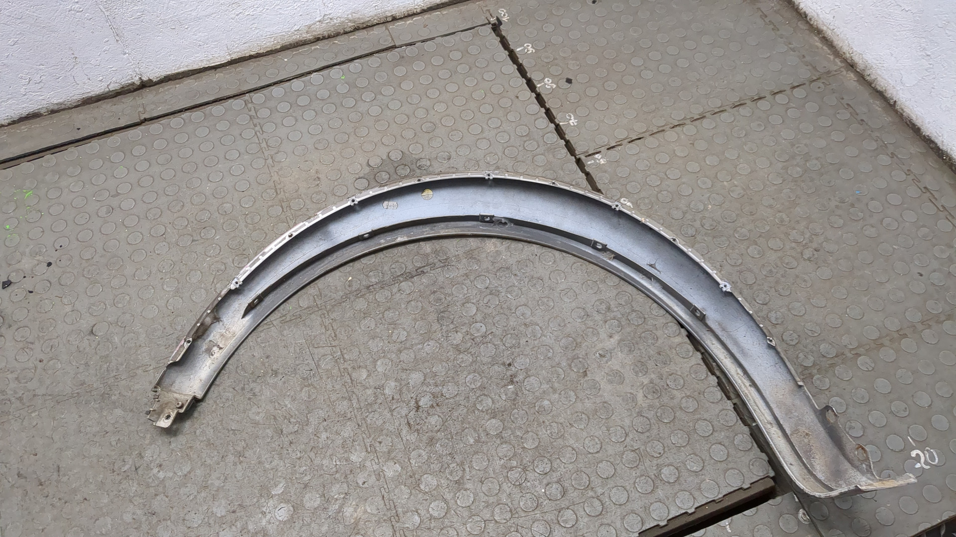 Молдинг заднего крыла правого