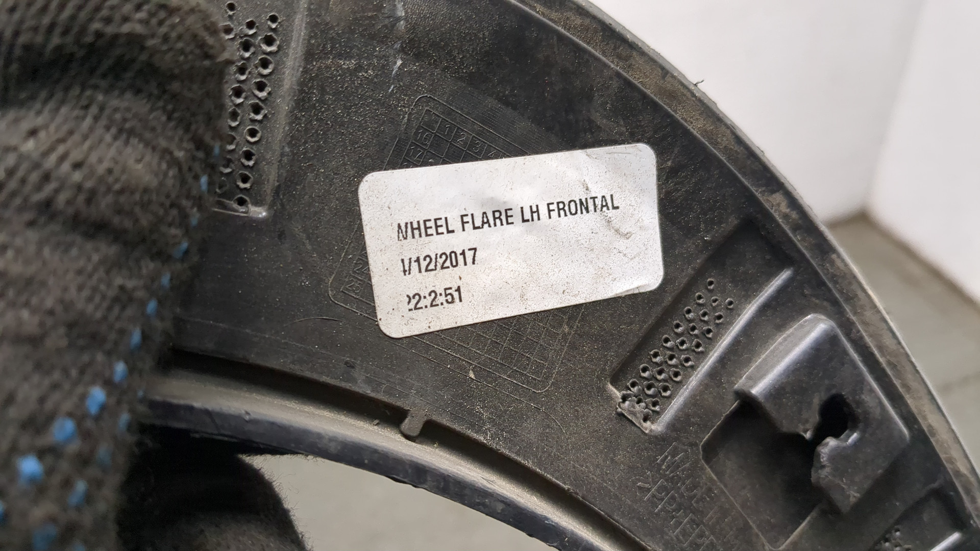 Накладка переднего крыла левого